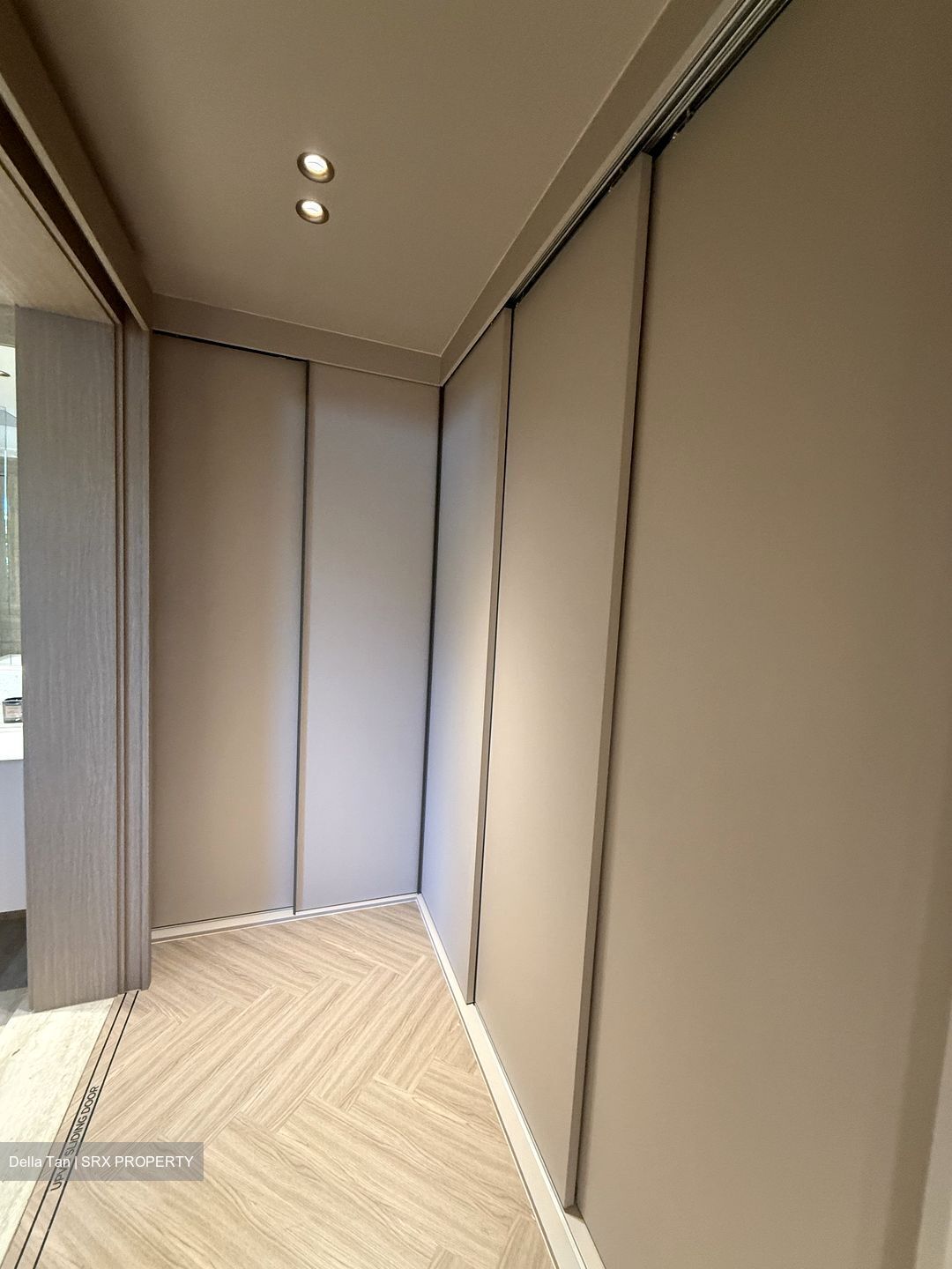 River Modern (D9), Apartment #528372451